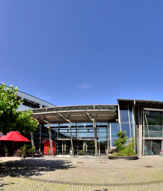 Stadthalle Germering startet große Besucherumfrage mit Gewinnspiel